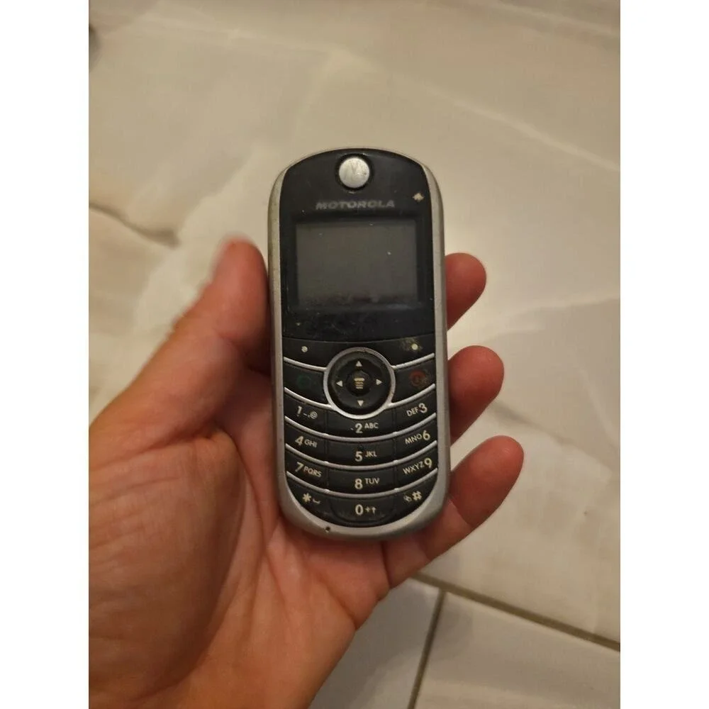 Motorola C139 Silver Black TracFone Prepaid Wireless Device